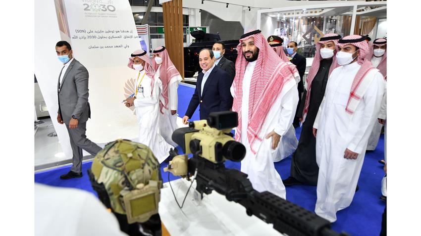 الرئيس عبد الفتاح السيسي يقوم بجولة تفقدية في معرض الدفاع العالمي بالرياض 8-3-2022