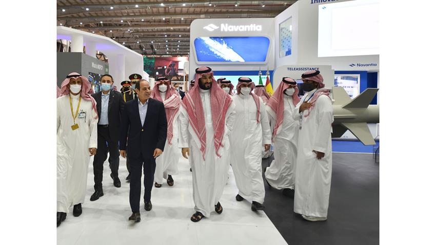 الرئيس عبد الفتاح السيسي يقوم بجولة تفقدية في معرض الدفاع العالمي بالرياض 8-3-2022
