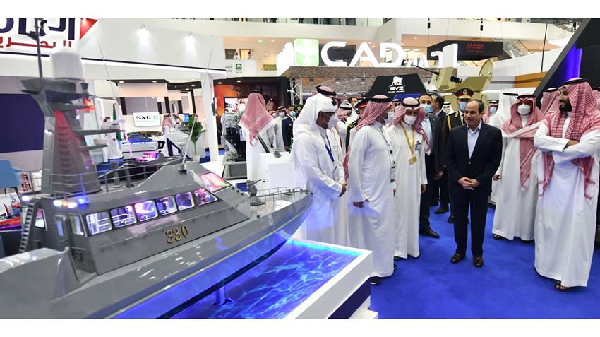 الرئيس عبد الفتاح السيسي يقوم بجولة تفقدية في معرض الدفاع العالمي بالرياض 8-3-2022