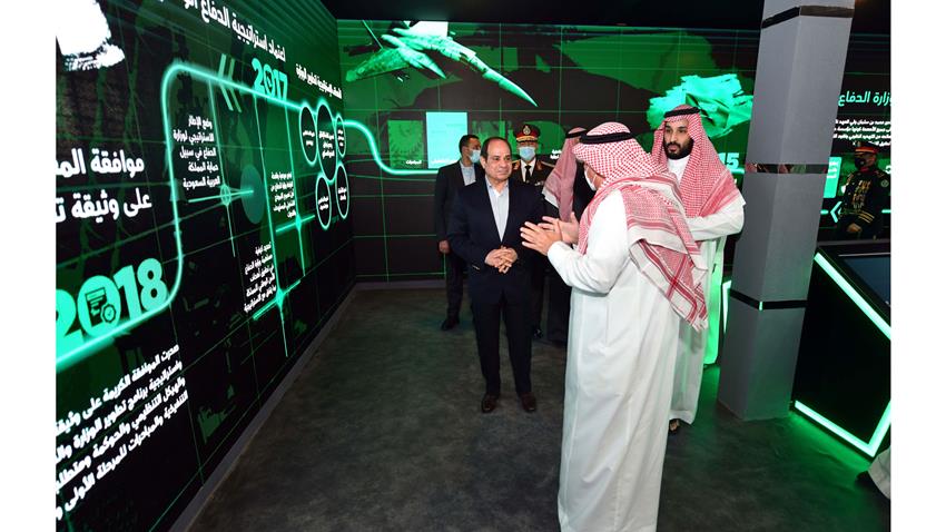 الرئيس عبد الفتاح السيسي يقوم بجولة تفقدية في معرض الدفاع العالمي بالرياض 8-3-2022
