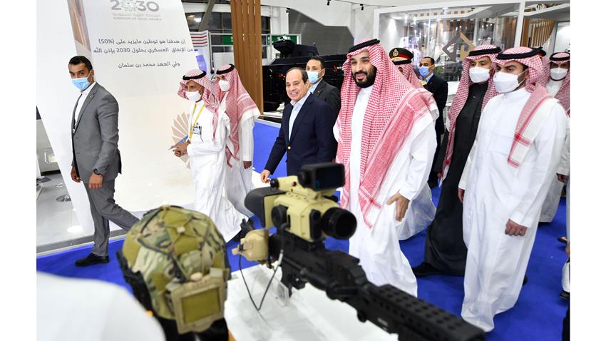 الرئيس عبد الفتاح السيسي يقوم بجولة تفقدية في معرض الدفاع العالمي بالرياض 8-3-2022