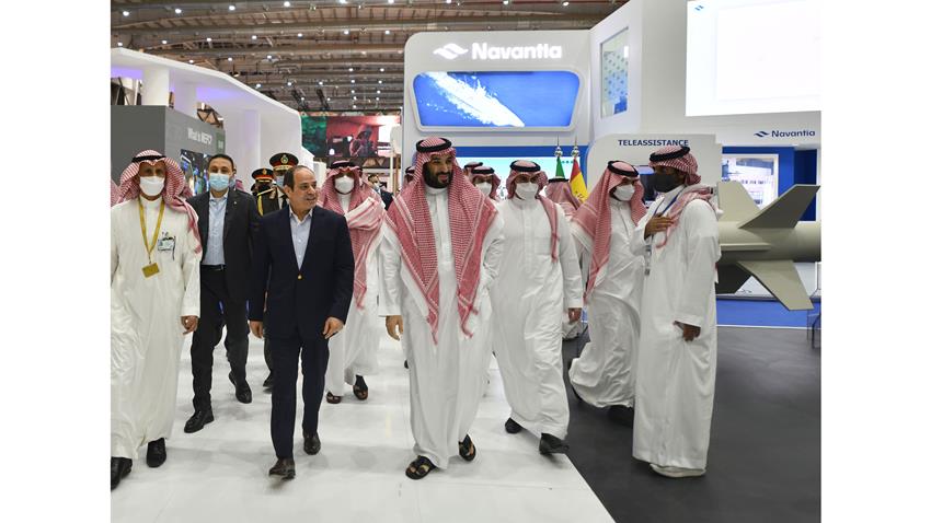 الرئيس عبد الفتاح السيسي يقوم بجولة تفقدية في معرض الدفاع العالمي بالرياض 8-3-2022