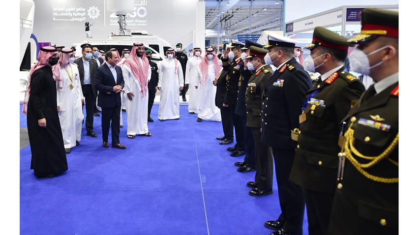 الرئيس عبد الفتاح السيسي يقوم بجولة تفقدية في معرض الدفاع العالمي بالرياض 8-3-2022