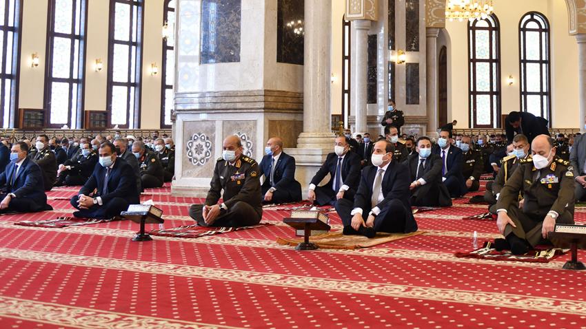 الرئيس عبد الفتاح السيسي يؤدي صلاة الجمعة بمسجد المشير طنطاوي بمناسبة يوم الشهيد 11/3/2022