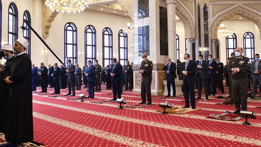 الرئيس عبد الفتاح السيسي يؤدي صلاة الجمعة بمسجد المشير طنطاوي بمناسبة يوم الشهيد 11/3/2022