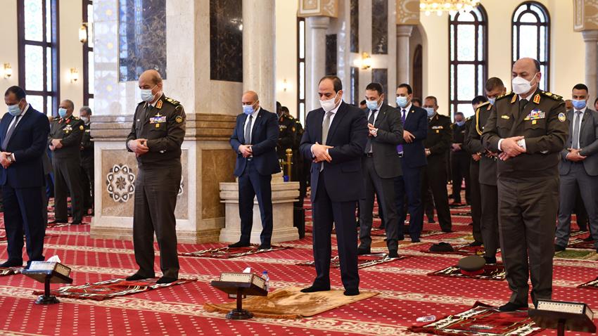 الرئيس عبد الفتاح السيسي يؤدي صلاة الجمعة بمسجد المشير طنطاوي بمناسبة يوم الشهيد 11/3/2022