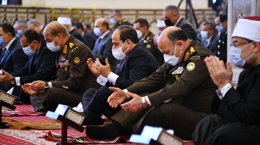 الرئيس عبد الفتاح السيسي يؤدي صلاة الجمعة بمسجد المشير طنطاوي بمناسبة يوم الشهيد 11/3/2022