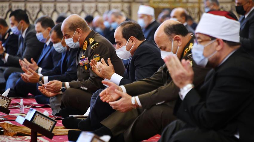 الرئيس عبد الفتاح السيسي يؤدي صلاة الجمعة بمسجد المشير طنطاوي بمناسبة يوم الشهيد 11/3/2022