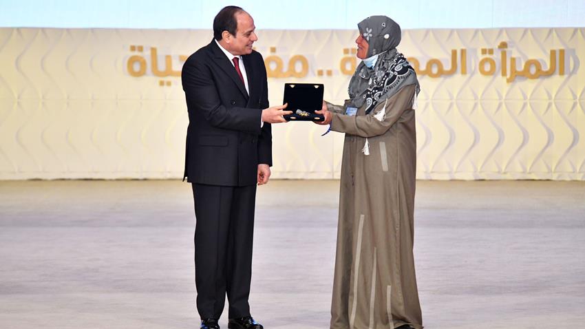 الرئيس عبد الفتاح السيسي يكرم عدد من الأمهات المثاليات ورموز من السيدات والشخصيات المصرية 23-3-2022