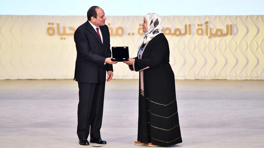 الرئيس عبد الفتاح السيسي يكرم عدد من الأمهات المثاليات ورموز من السيدات والشخصيات المصرية 23-3-2022