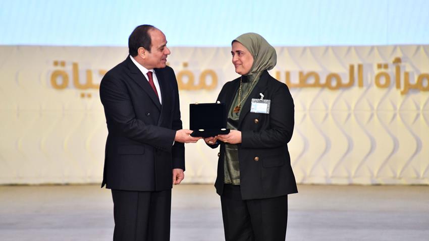 الرئيس عبد الفتاح السيسي يكرم عدد من الأمهات المثاليات ورموز من السيدات والشخصيات المصرية 23-3-2022