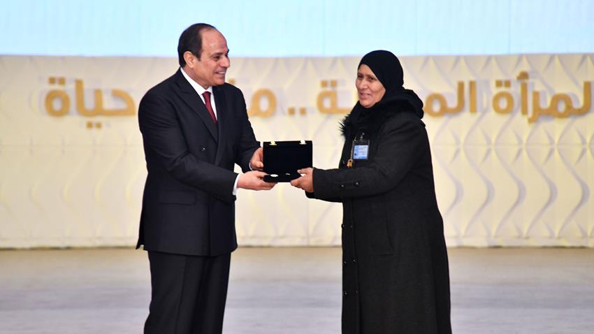 الرئيس عبد الفتاح السيسي يكرم عدد من الأمهات المثاليات ورموز من السيدات والشخصيات المصرية 23-3-2022