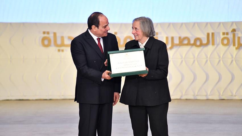 الرئيس عبد الفتاح السيسي يكرم عدد من الأمهات المثاليات ورموز من السيدات والشخصيات المصرية 23-3-2022