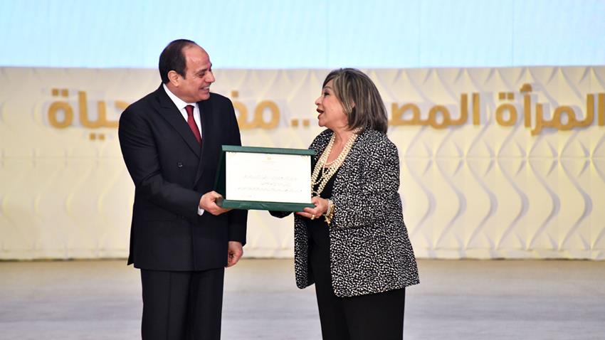 الرئيس عبد الفتاح السيسي يكرم عدد من الأمهات المثاليات ورموز من السيدات والشخصيات المصرية 23-3-2022