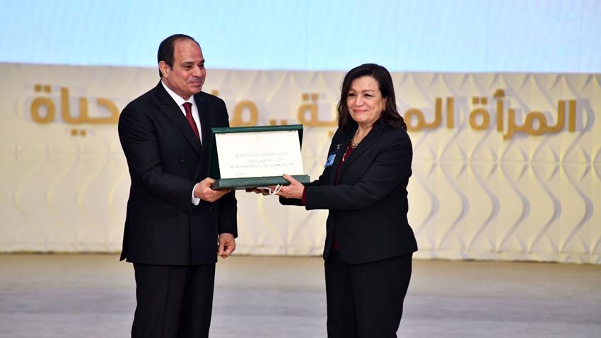 الرئيس عبد الفتاح السيسي يكرم عدد من الأمهات المثاليات ورموز من السيدات والشخصيات المصرية 23-3-2022