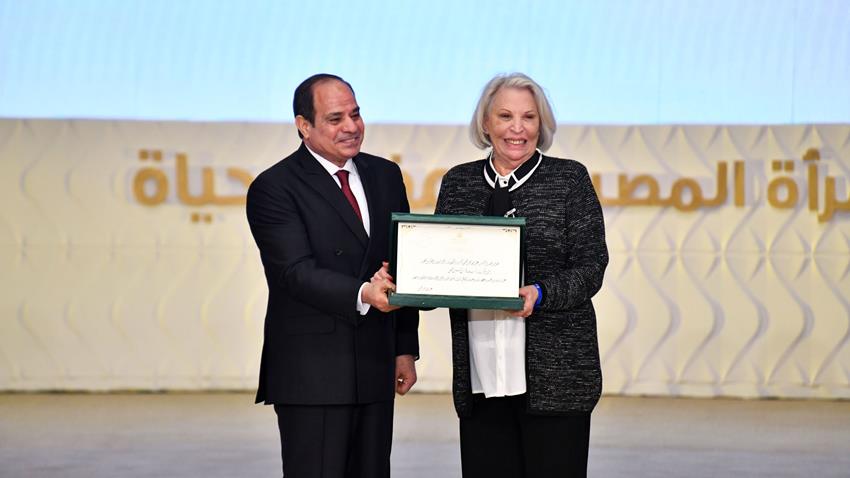 الرئيس عبد الفتاح السيسي يكرم عدد من الأمهات المثاليات ورموز من السيدات والشخصيات المصرية 23-3-2022