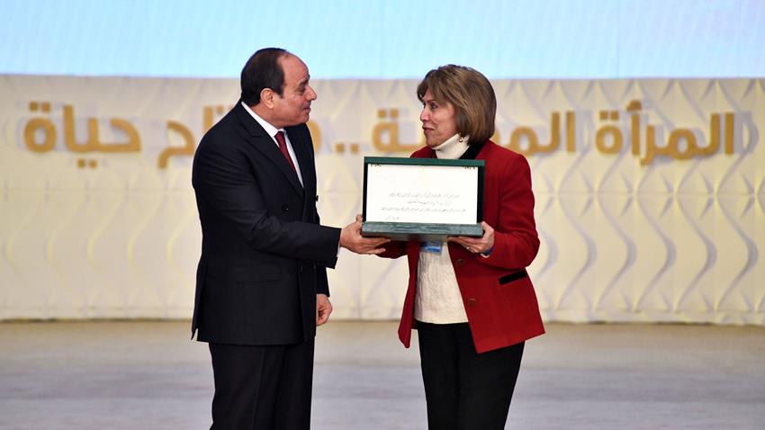 الرئيس عبد الفتاح السيسي يكرم عدد من الأمهات المثاليات ورموز من السيدات والشخصيات المصرية 23-3-2022