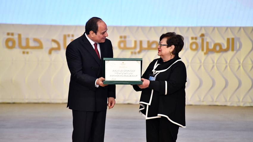 الرئيس عبد الفتاح السيسي يكرم عدد من الأمهات المثاليات ورموز من السيدات والشخصيات المصرية 23-3-2022
