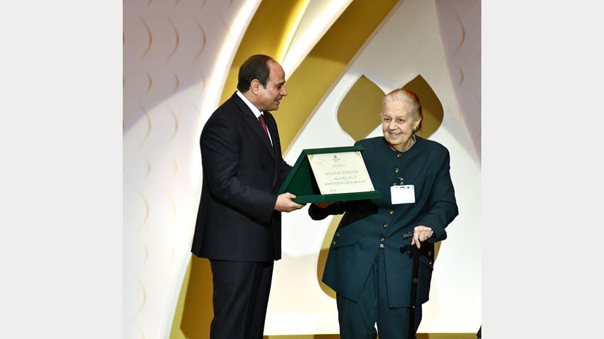 الرئيس عبد الفتاح السيسي يكرم عدد من الأمهات المثاليات ورموز من السيدات والشخصيات المصرية 23-3-2022