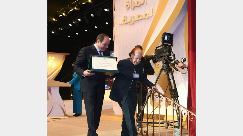 الرئيس عبد الفتاح السيسي يكرم عدد من الأمهات المثاليات ورموز من السيدات والشخصيات المصرية 23-3-2022