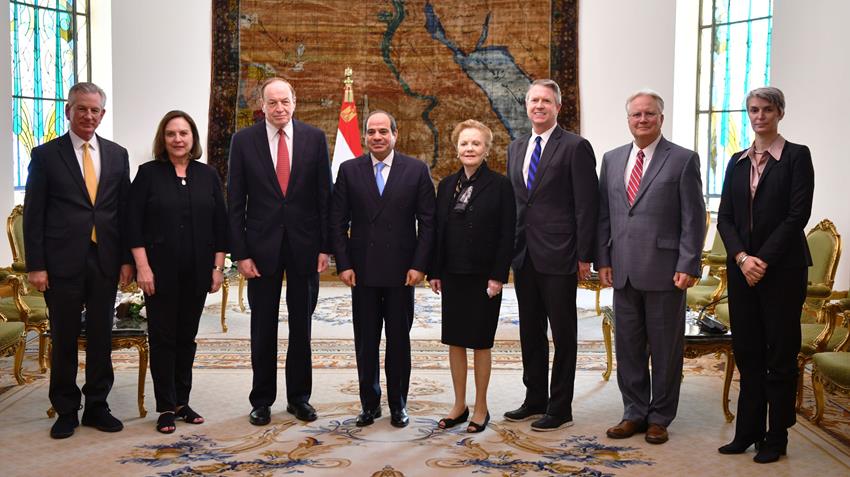 الرئيس عبد الفتاح السيسي يستقبل وفدًا من الكونجرس الأمريكي  16-04-2022