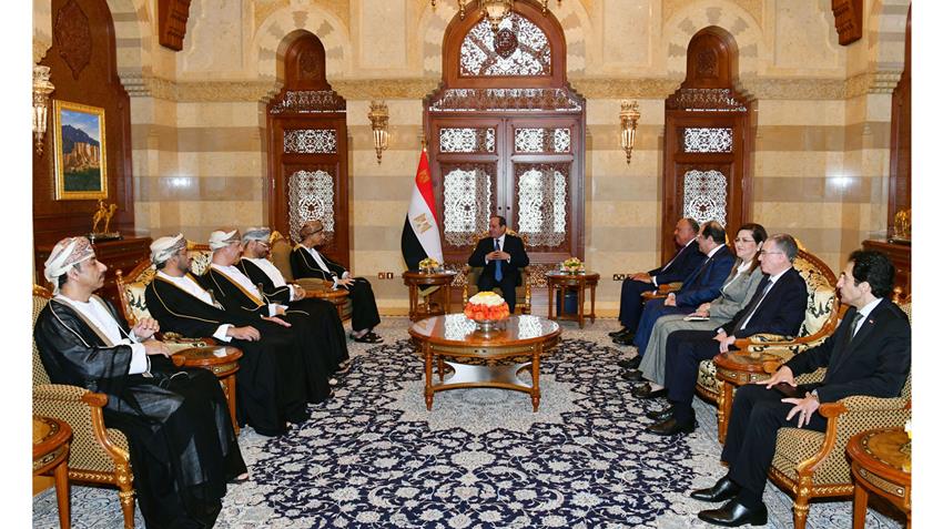 السيد الرئيس عبد الفتاح السيسي يلتقي نائب رئيس الوزراء العماني بمسقط