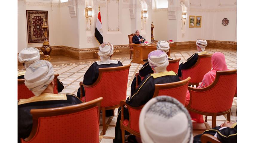 الرئيس عبد الفتاح السيسي يلتقي ممثلي مجتمع الأعمال ورؤساء كبرى الشركات في سلطنة عمان 28-06-2022