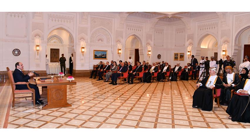 الرئيس عبد الفتاح السيسي يلتقي ممثلي مجتمع الأعمال ورؤساء كبرى الشركات في سلطنة عمان