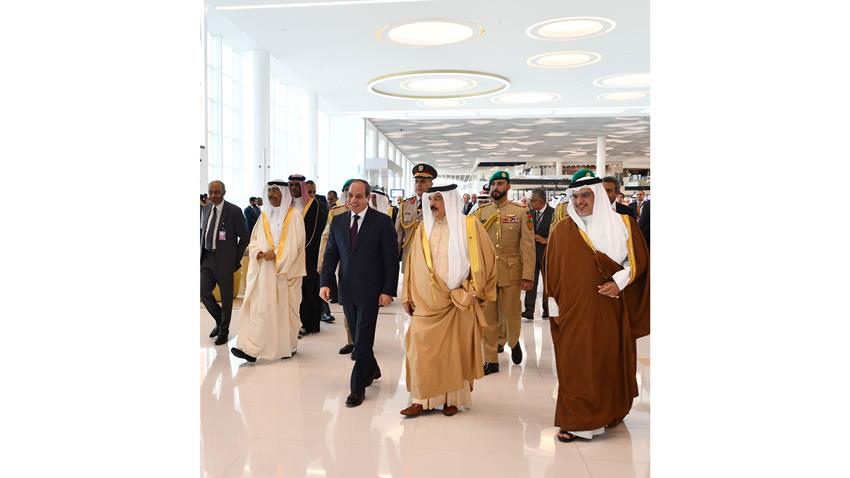 الرئيس عبد الفتاح السيسي يشارك في افتتاح المبنى الجديد في مطار البحرين الدولي مع ملك البحرين  29/6/2022