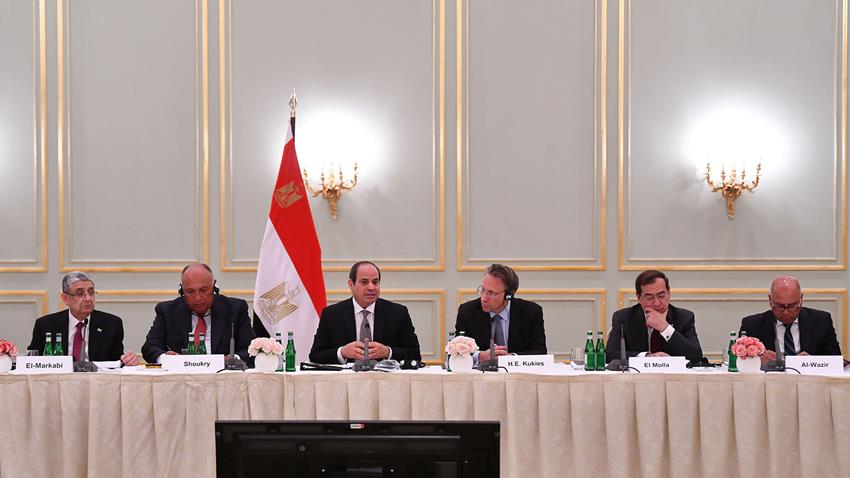 الرئيس عبد الفتاح السيسي يشارك في مائدة مستديرة مع ممثلي مجتمع الأعمال ورؤساء كبرى الشركات الصناعية الألمانية