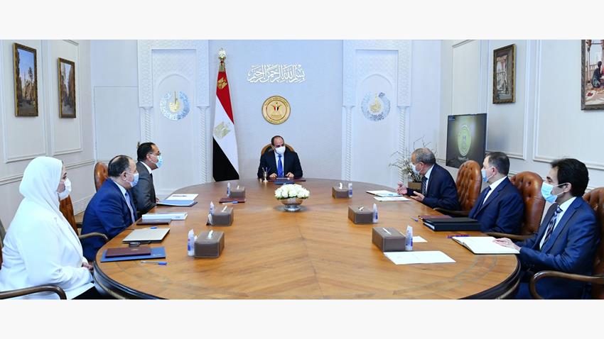 الرئيس عبد الفتاح السيسي يجتمع برئيس مجلس الوزراء وعددًا من الوزراء