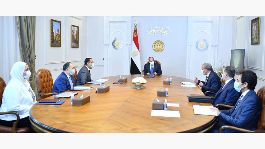 الرئيس عبد الفتاح السيسي يجتمع برئيس مجلس الوزراء وعددًا من الوزراء