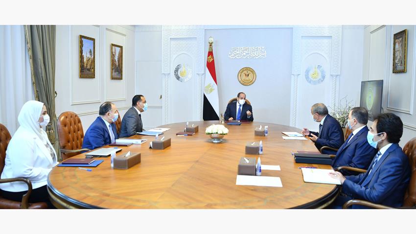 الرئيس عبد الفتاح السيسي يجتمع برئيس مجلس الوزراء وعددًا من الوزراء