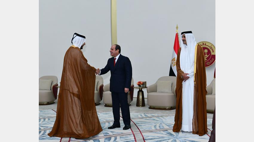 الرئيس عبد الفتاح السيسي يصل إلى مطار حمد الدولي بالعاصمة القطرية الدوحة