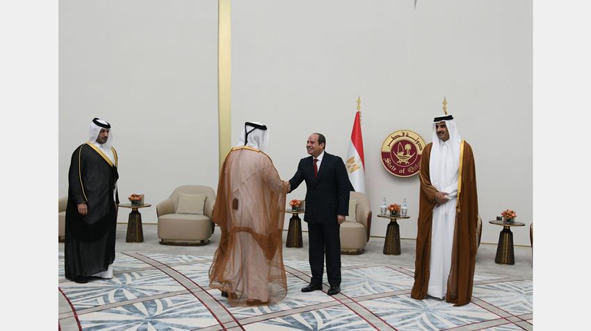 الرئيس عبد الفتاح السيسي يصل إلى مطار حمد الدولي بالعاصمة القطرية الدوحة