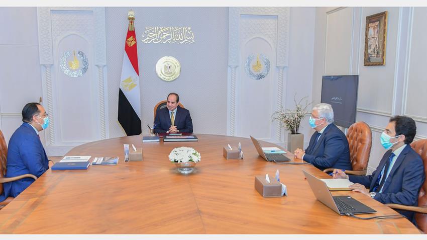 الرئيس عبد الفتاح السيسي يجتمع برئيس مجلس الوزراء ووزير التعليم العالي والبحث العلمي