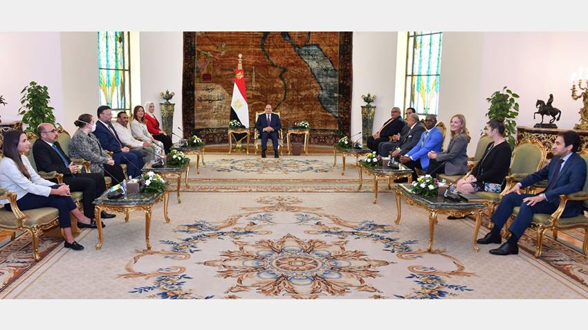 اللجنة الدولية للأولمبياد الخاص الدولي تهدى الرئيس عبد الفتاح السيسي جائزتها الدولية 29-9-2022