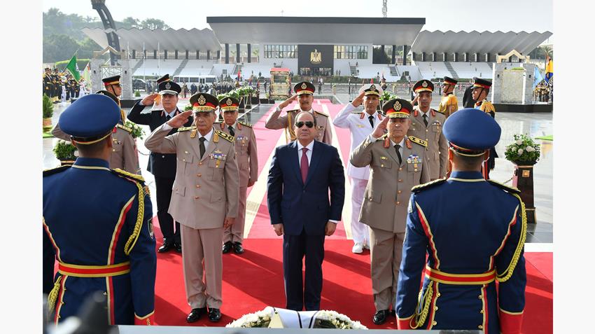 السيد الرئيس يضع أكاليل الزهور على قبر الجندي المجهول والزعيمين أنور السادات وجمال عبد الناصر 3-10-2022