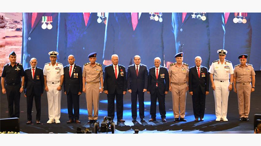 الرئيس عبد الفتاح السيسي يحضر الندوة التثقيفية بمناسبة الذكرى الـ ٤٩ لنصر حرب أكتوبر المجيدة