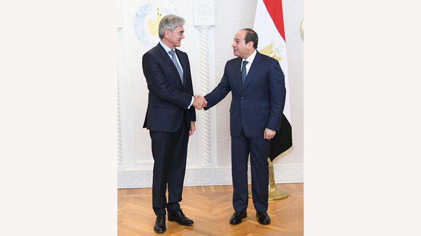 الرئيس عبد الفتاح السيسي يستقبل رئيس المجلس الإشرافي لشركة سيمنز العالمية للطاقة 16-10-2022