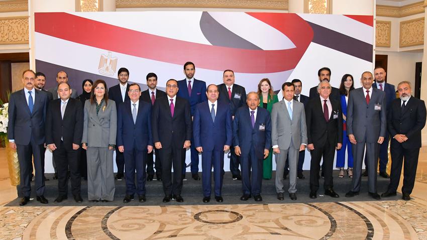 الرئيس عبد الفتاح السيسي يلتقي ممثلي رابطة رجال الأعمال القطريين