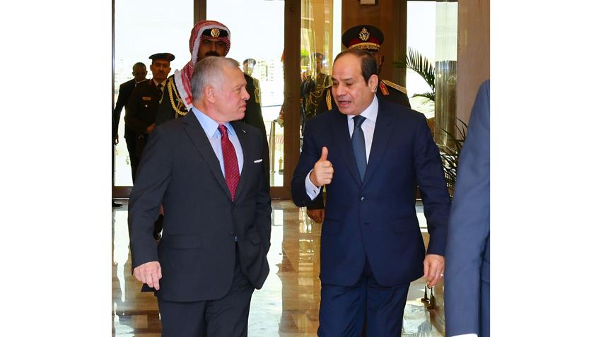 الرئيس عبد الفتاح السيسي يستقبل ملك المملكة الأردنية الهاشمية بمطار القاهرة  3-12-2022