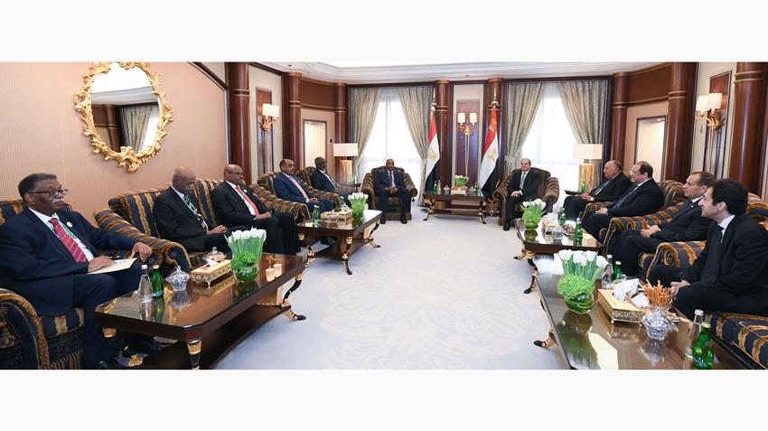 الرئيس عبد الفتاح السيسي يلتقي رئيس مجلس السيادة الانتقالي السوداني بالعاصمة الرياض 9-12-2022