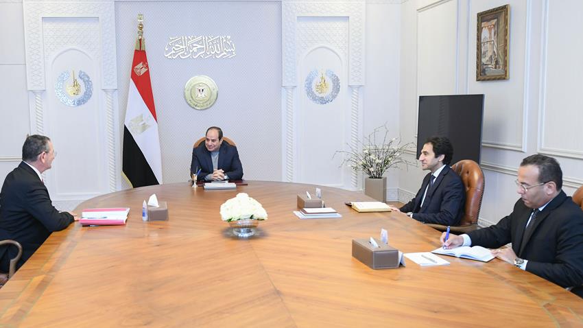 الرئيس عبد الفتاح السيسي يجتمع مع مستشار رئيس الجمهورية للشئون المالية 14/01/2023