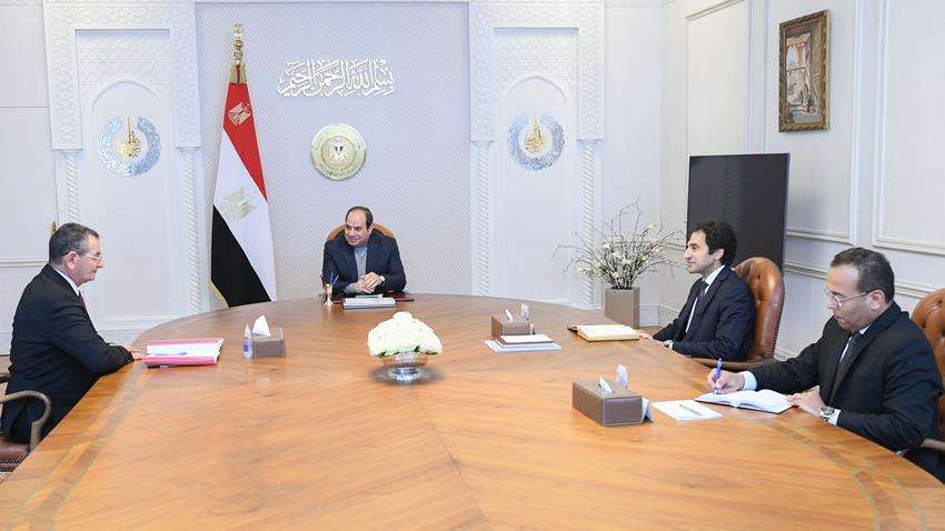 الرئيس عبد الفتاح السيسي يجتمع مع مستشار رئيس الجمهورية للشئون المالية 14/01/2023