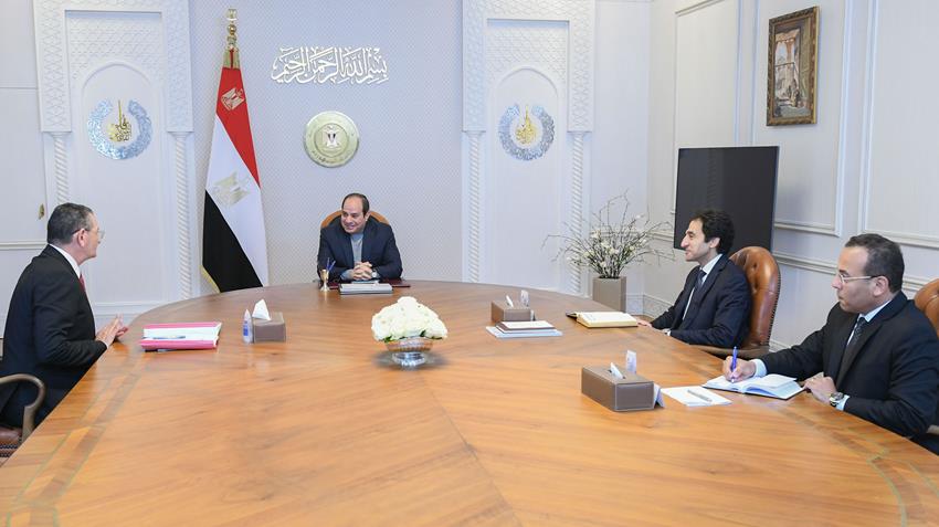 الرئيس عبد الفتاح السيسي يجتمع مع مستشار رئيس الجمهورية للشئون المالية 14/01/2023