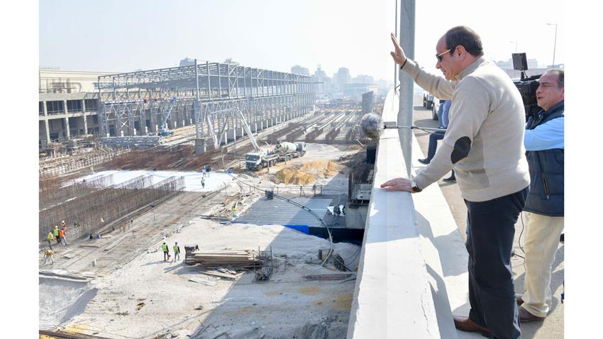الرئيس عبد الفتاح السيسي يتفقد مشروعات المحاور والطرق بمحافظة الجيزة