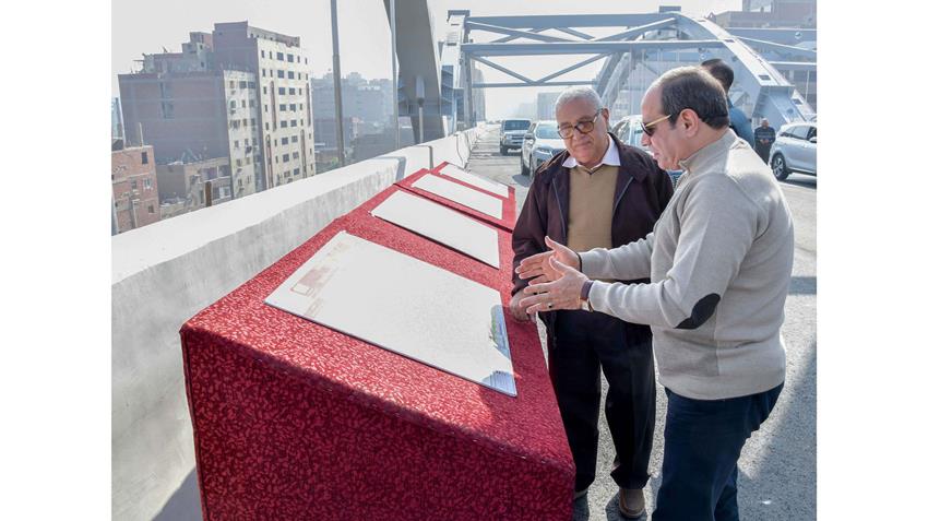 الرئيس عبد الفتاح السيسي يتفقد مشروعات المحاور والطرق بمحافظة الجيزة