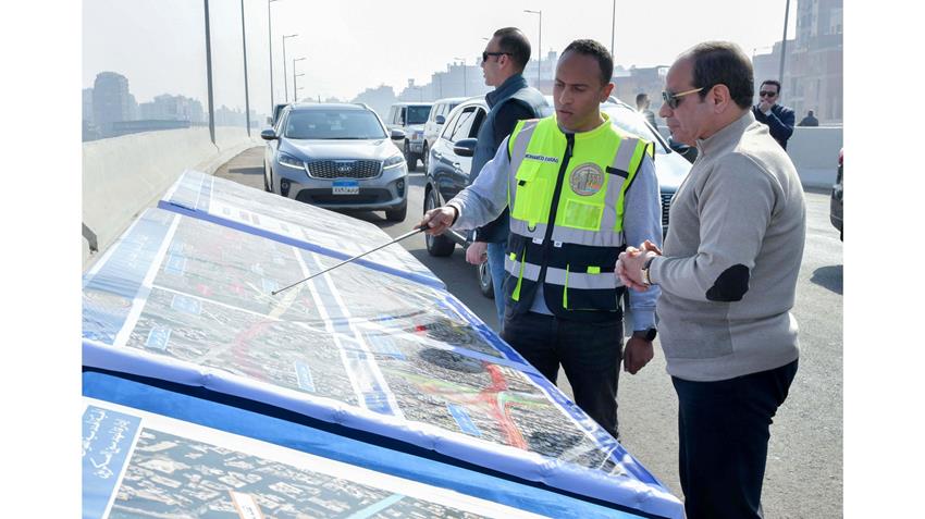 الرئيس عبد الفتاح السيسي يتفقد مشروعات المحاور والطرق بمحافظة الجيزة