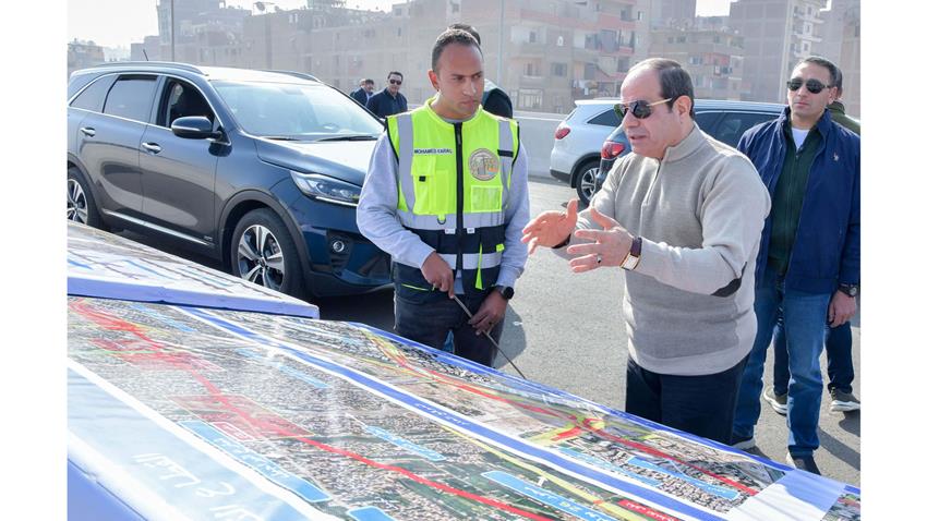 الرئيس عبد الفتاح السيسي يتفقد مشروعات المحاور والطرق بمحافظة الجيزة